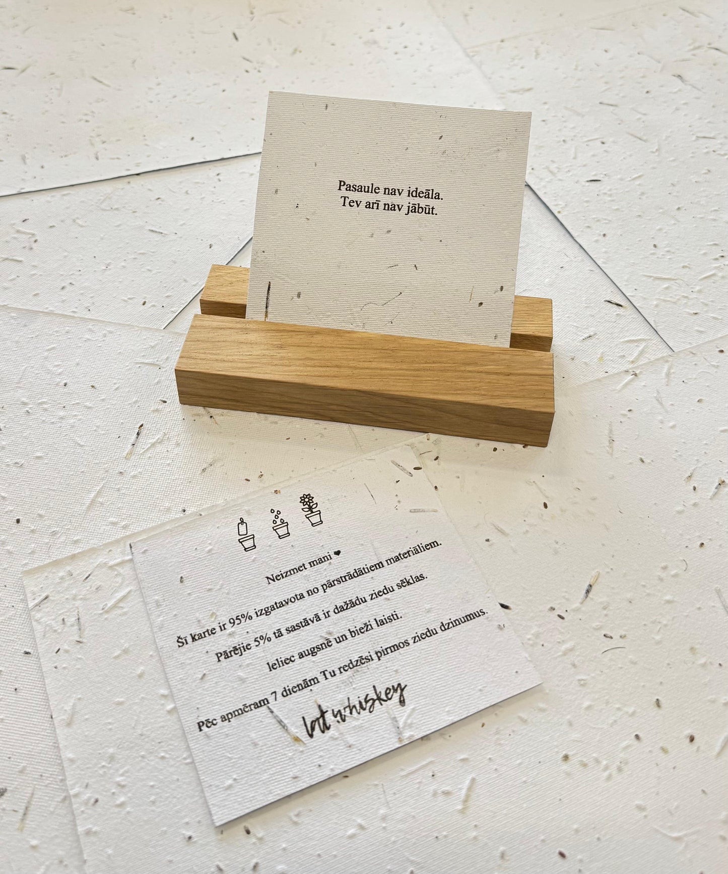 Ziedoša apsveikuma kartiņa