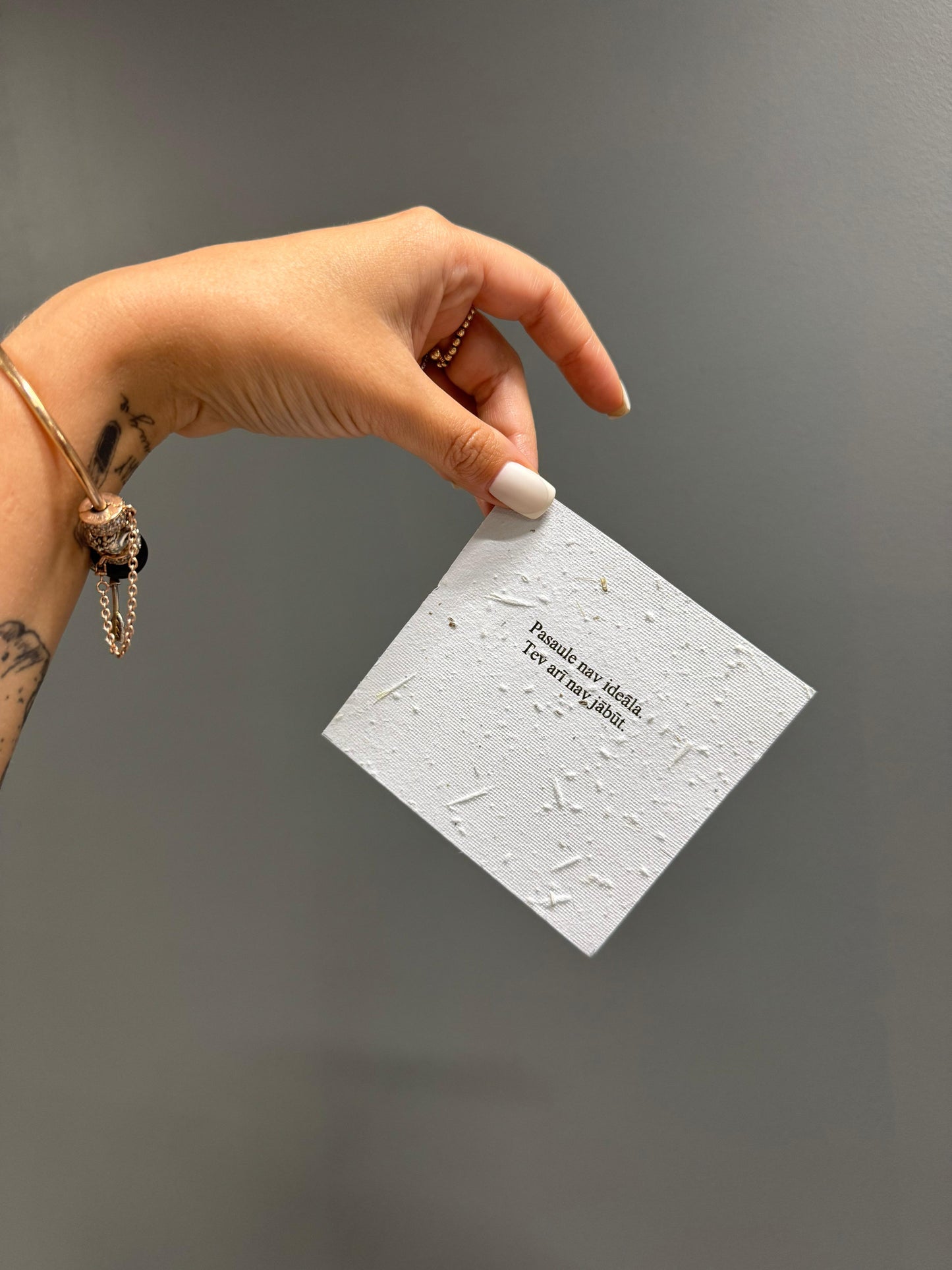 Ziedoša apsveikuma kartiņa